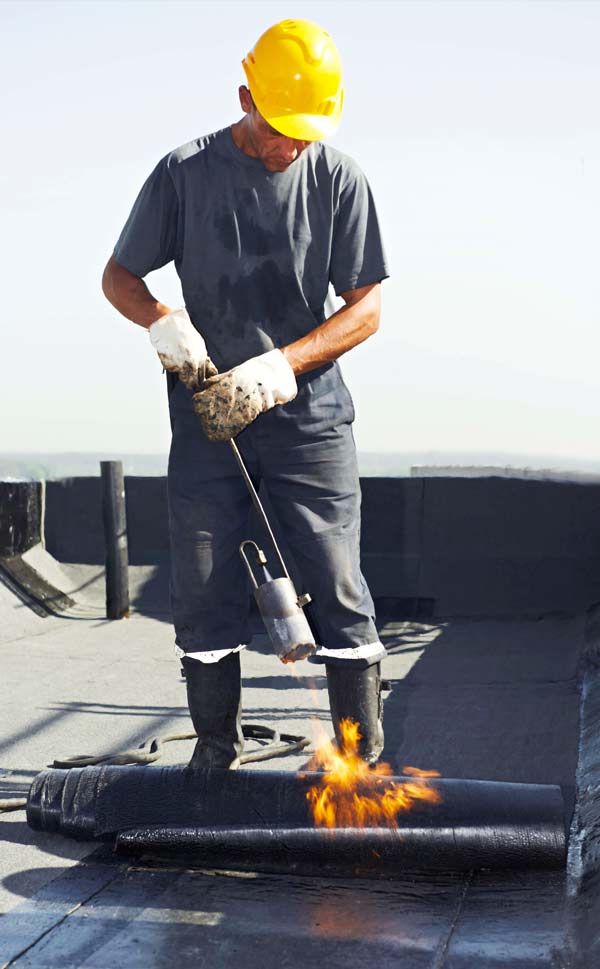 PROEDDY COUVREUR 72 : artisan couvreur sur LE MANS et les alentours dans LA SARTHE (72).. Votre spécialiste en travaux de nettoyage de toiture, traitement par pulvérisation toiture, peinture hydrofuge toiture, couverture, zinguerie, étanchéité toit plat terrasse, isolation toit combles, rénovation de charpente, traitement des bois, ravalement peinture façade et nettoyage des extérieurs sur LE MANS et les alentours dans LA SARTHE (72).