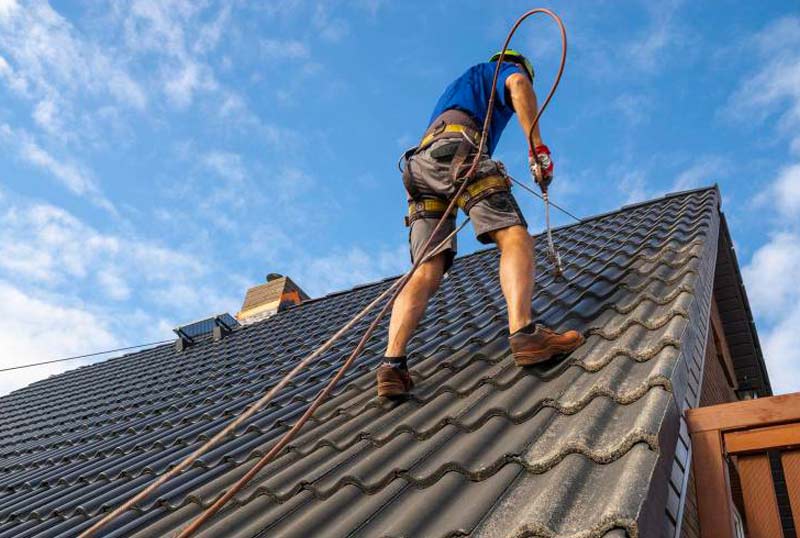 PROEDDY COUVREUR 72 : artisan couvreur sur LE MANS et les alentours dans LA SARTHE (72).. Votre spécialiste en travaux de nettoyage de toiture, traitement par pulvérisation toiture, peinture hydrofuge toiture, couverture, zinguerie, étanchéité toit plat terrasse, isolation toit combles, rénovation de charpente, traitement des bois, ravalement peinture façade et nettoyage des extérieurs sur LE MANS et les alentours dans LA SARTHE (72).