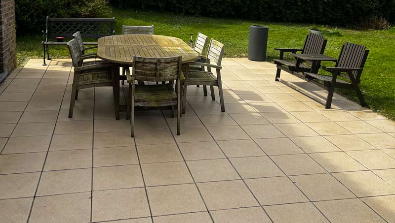 PROEDDY COUVREUR 72 : artisan couvreur sur LE MANS et les alentours dans LA SARTHE (72).. Votre spécialiste en travaux de nettoyage de toiture, traitement par pulvérisation toiture, peinture hydrofuge toiture, couverture, zinguerie, étanchéité toit plat terrasse, isolation toit combles, rénovation de charpente, traitement des bois, ravalement peinture façade et nettoyage des extérieurs sur LE MANS et les alentours dans LA SARTHE (72).