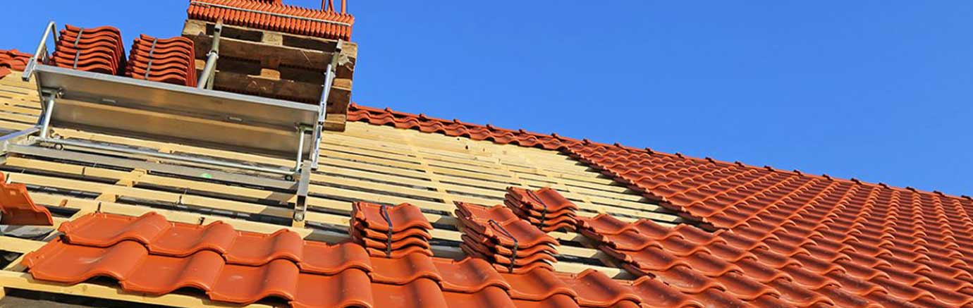 Travaux de couverture et zinguerie - PROEDDY COUVREUR 72 : artisan couvreur, zingueur sur LE MANS dans LA SARTHE (72). Pose et rénovation de couverture et faîtage. Intervention rapide en cas de fuite d’eau sur votre couverture. Travaux de zinguerie : installation, réparation rénovation de gouttière. intervention sur LE MANS et les alentours dans LA SARTHE (72).