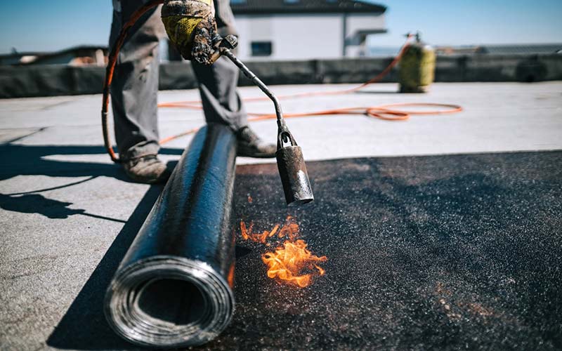 Etanchéité toit plat terrasse & Isolation toiture et combles - PROEDDY COUVREUR 72 sur LE MANS et les alentours dans LA SARTHE (72). : Etanchéité toit plat terrasse par membrane bitumeuse. Isolation toiture et combles. Artisan couvreur étancheur sur LE MANS et les alentours dans LA SARTHE (72).