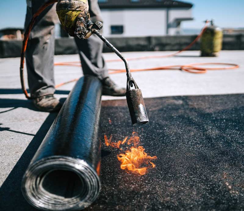 Etanchéité toit plat terrasse & Isolation toiture et combles - PROEDDY COUVREUR 72 sur LE MANS et les alentours dans LA SARTHE (72). : Etanchéité toit plat terrasse par membrane bitumeuse. Isolation toiture et combles. Artisan couvreur étancheur sur LE MANS et les alentours dans LA SARTHE (72).